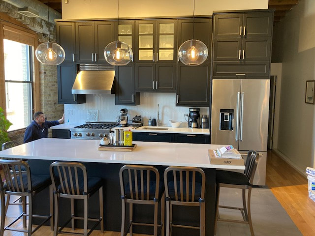 We remodel this kitchen in a loft in downtown Chicago, we replace the cabinets with IKEA and new quartz countertop to give it a fresh look 